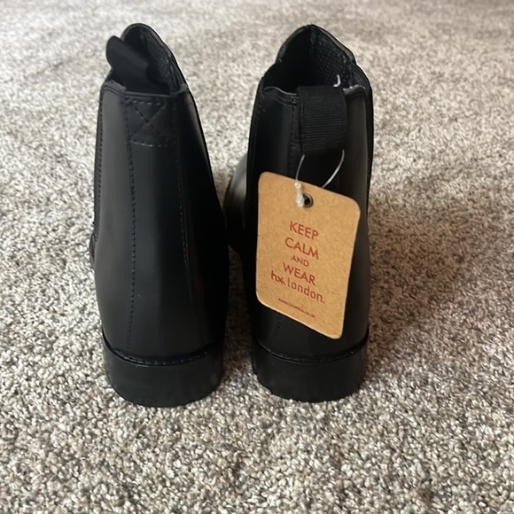 NWT HX LONDON MEN’S BLACK LEATHER CHELSEA BOOT, size 8 uk 🇬🇧 - Picture 5 of 7